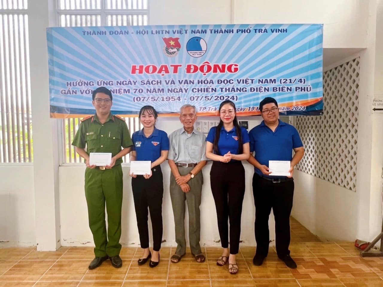 THÀNH ĐOÀN TRÀ VINH TỔ CHỨC HOẠT ĐỘNG HƯỞNG ỨNG NGÀY SÁCH VÀ VĂN HÓA ĐỌC VIỆT NAM (21/4) GẮN VỚI KỶ NIỆM 70 NĂM NGÀY CHIẾN THẮNG ĐIỆN BIÊN PHỦ