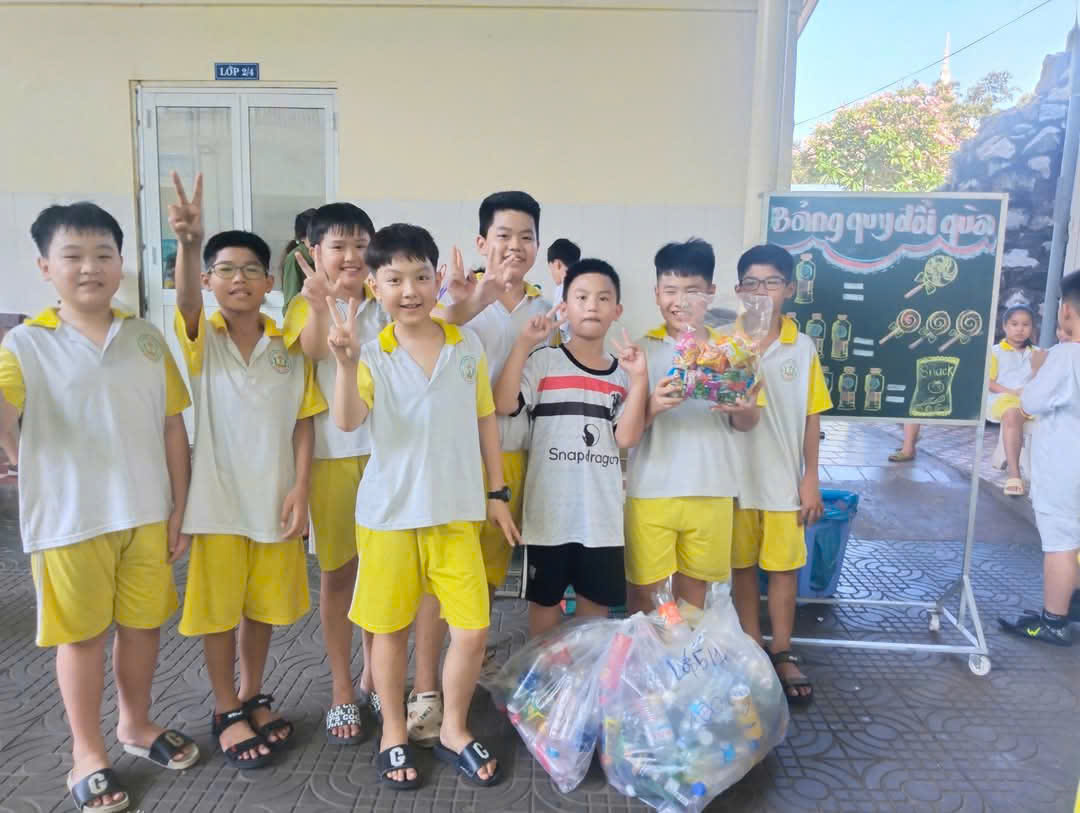HỘI ĐỒNG ĐỘI THÀNH PHỐ TRÀ VINH SÁNG TẠO, HIỆU QUẢ VỚI MÔ HÌNH “ĐỔI CHAI NHỰA – NHẬN QUÀ NGAY”