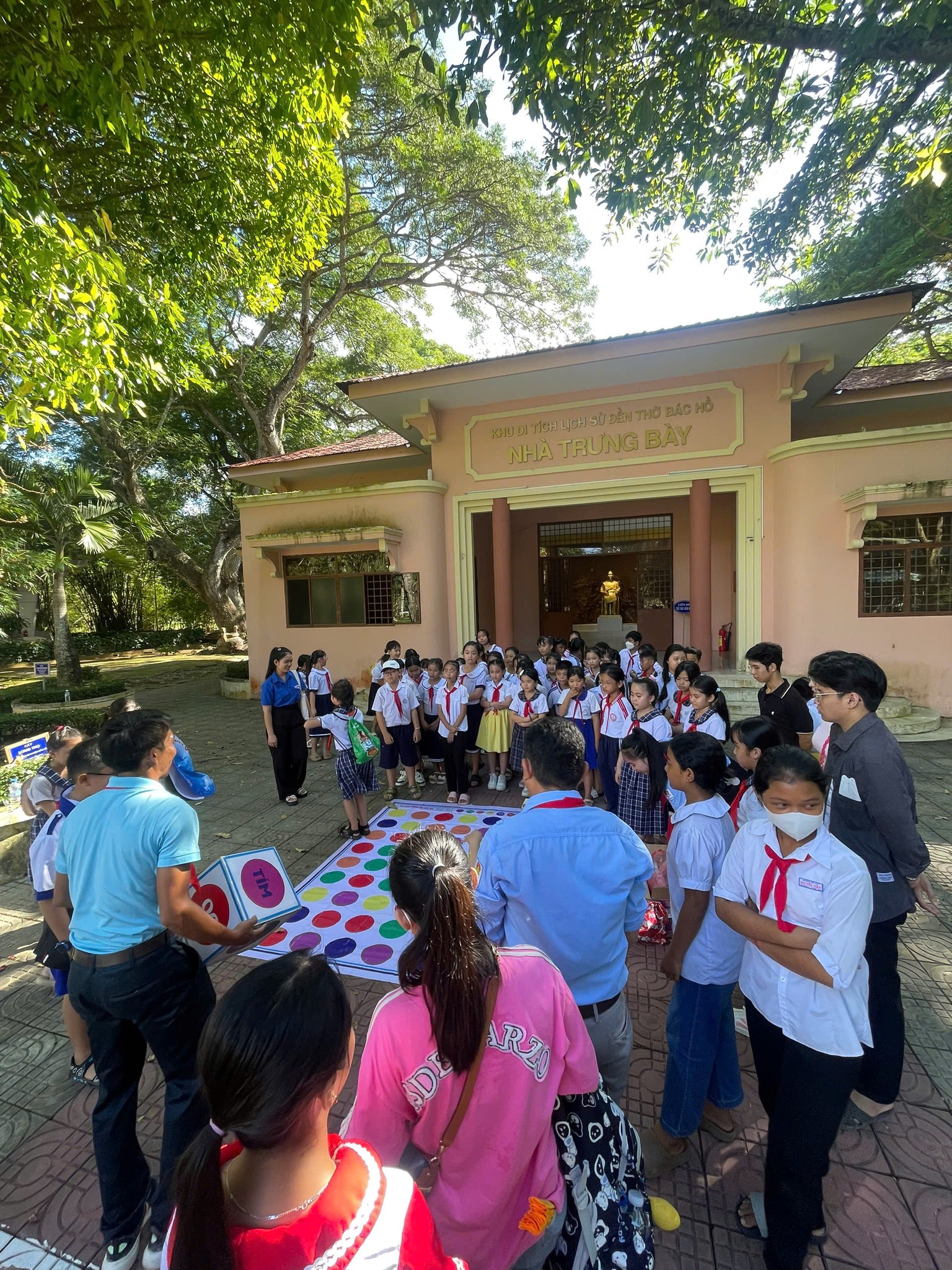 HỘI ĐỒNG ĐỘI THÀNH PHỐ: TỔ CHỨC HOẠT ĐỘNG GIAO LƯU, KẾT NGHĨA GIỮA CÁC LIÊN ĐỘI THUỘC KHU VỰC ĐÔ THỊ VÀ LIÊN ĐỘI VÙNG SÂU, VÙNG XA.