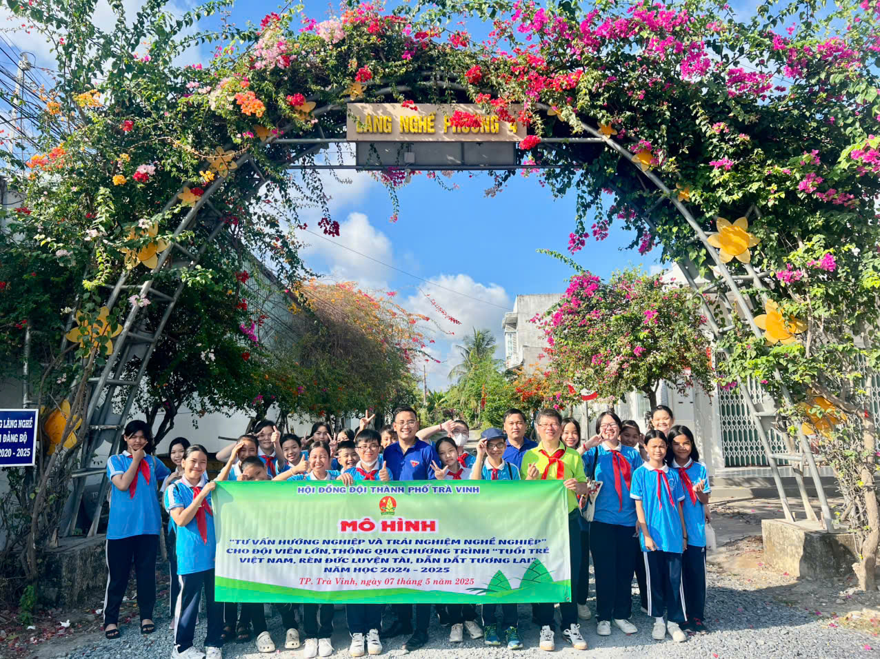 HỘI ĐỒNG ĐỘI THÀNH PHỐ TRÀ VINH THIẾT THỰC, Ý NGHĨA MÔ HÌNH “TƯ VẤN HƯỚNG NGHIỆP VÀ TRẢI NGHIỆM NGHỀ NGHIỆP CHO ĐỘI VIÊN LỚN THÔNG QUA CHƯƠNG TRÌNH “TUỔI TRẺ VIỆT NAM, RÈN ĐỨC LUYỆN TÀI, DẪN DẮT TƯƠNG LAI” NĂM HỌC 2024 – 2025